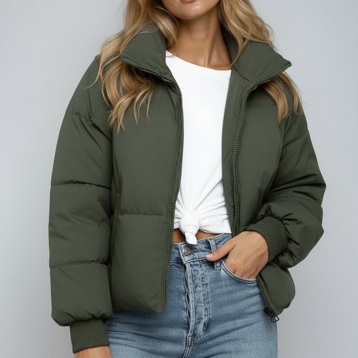 Chaqueta acolchada corta Mae Donna – Abrigo invernal con cuello alto moderno