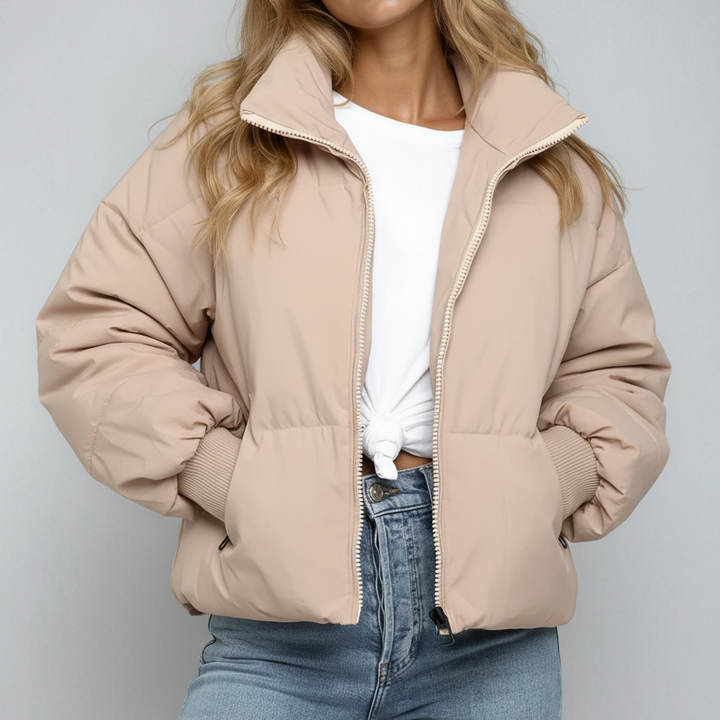 Chaqueta acolchada corta Mae Donna – Abrigo invernal con cuello alto moderno