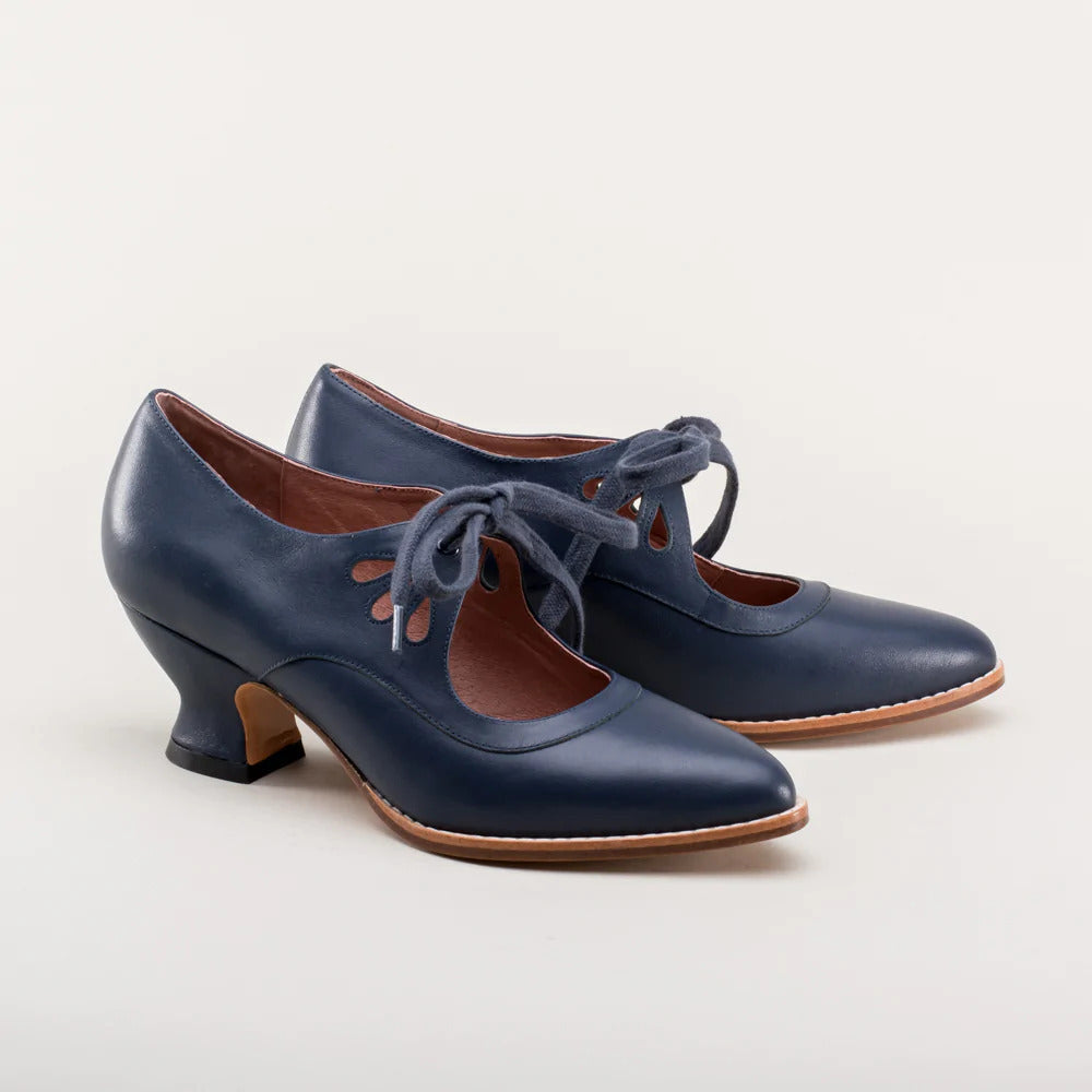 Zamknięte buty damskie | Modny obcas