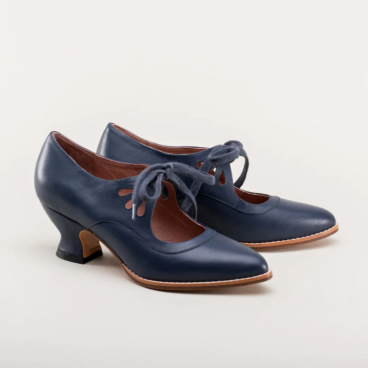 Zamknięte buty damskie | Modny obcas