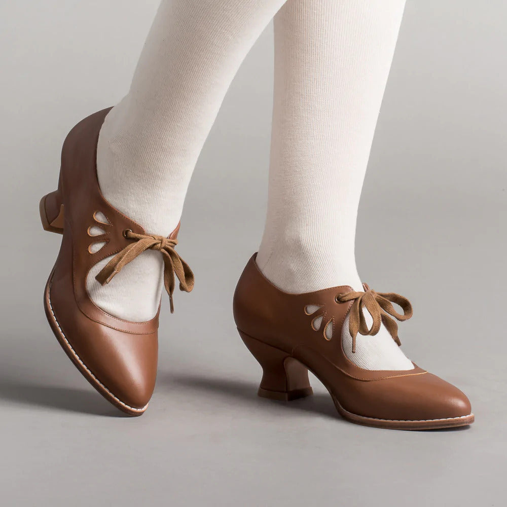 Zamknięte buty damskie | Modny obcas