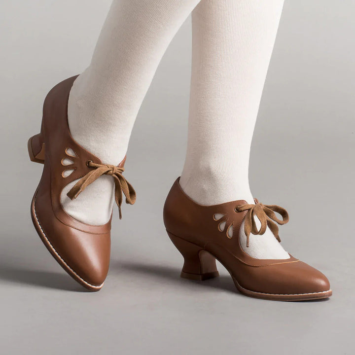 Zamknięte buty damskie | Modny obcas