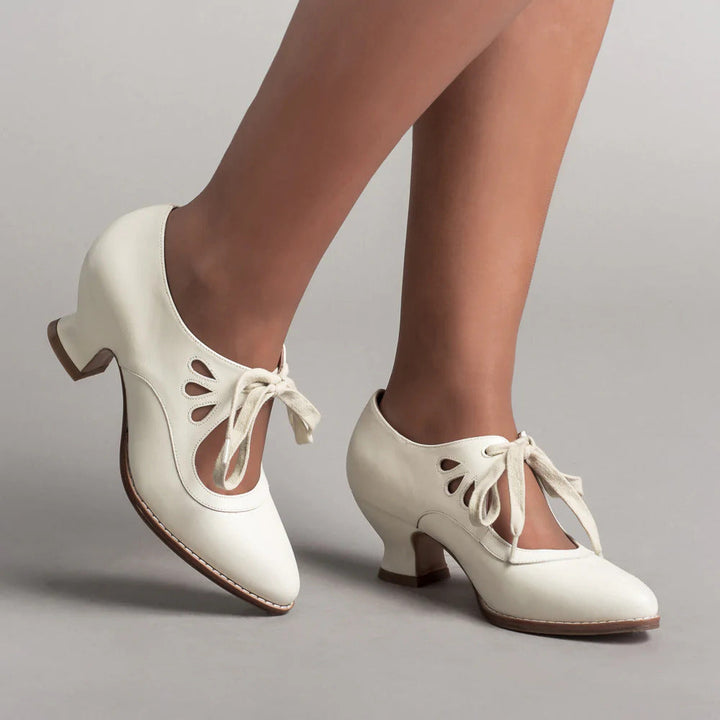 Zamknięte buty damskie | Modny obcas