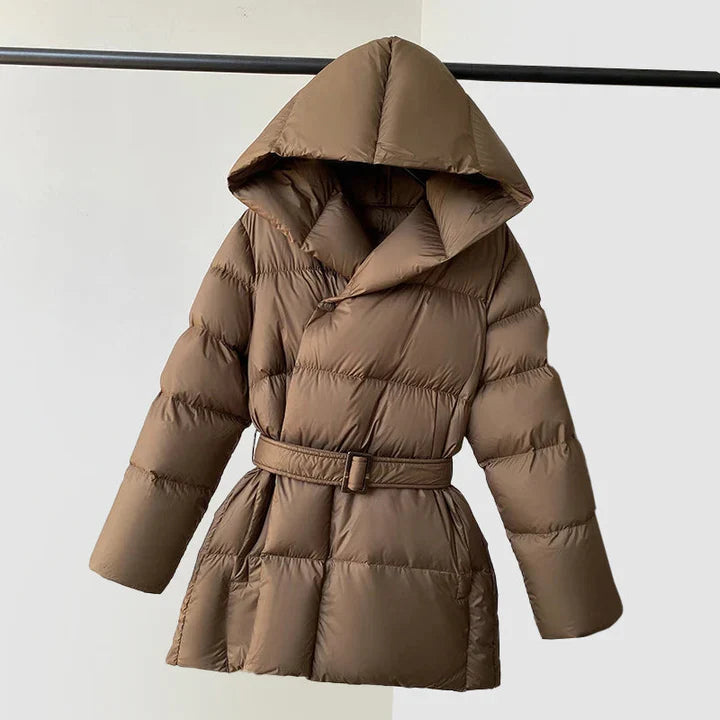 Jordyn Veste Femme Matelassée Enveloppante – Capuche, Ceinture à la Taille & Coupe Féminine