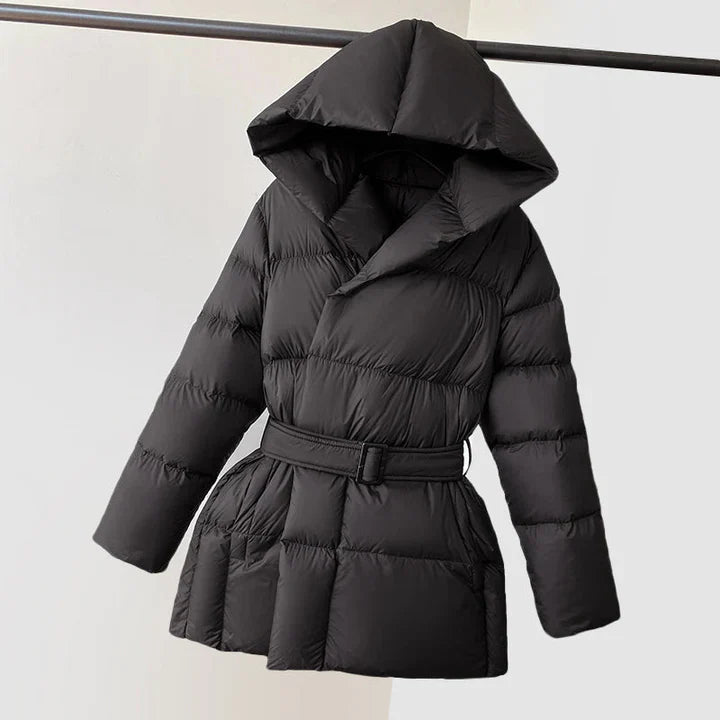 Jordyn Veste Femme Matelassée Enveloppante – Capuche, Ceinture à la Taille & Coupe Féminine