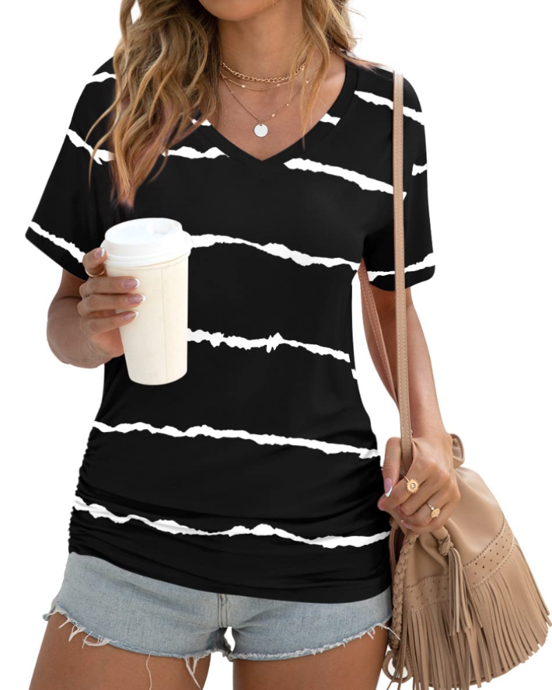 Elara Topp Donna – V-hals, Sidefolder & Elegant Casual T-skjorte
