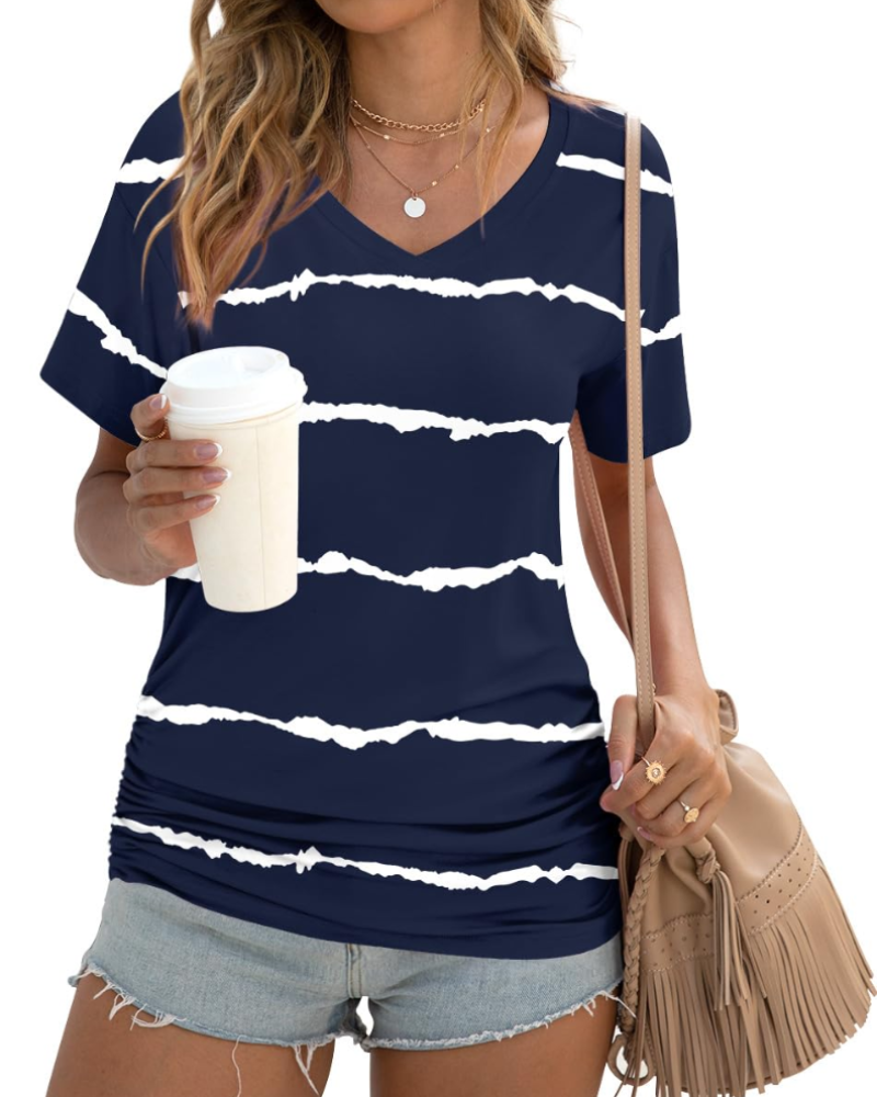 Elara Topp Donna – V-hals, Sidefolder & Elegant Casual T-skjorte