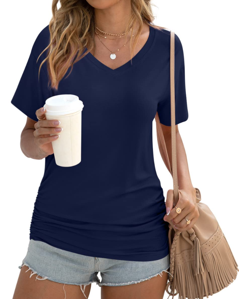 Elara Topp Donna – V-hals, Sidefolder & Elegant Casual T-skjorte