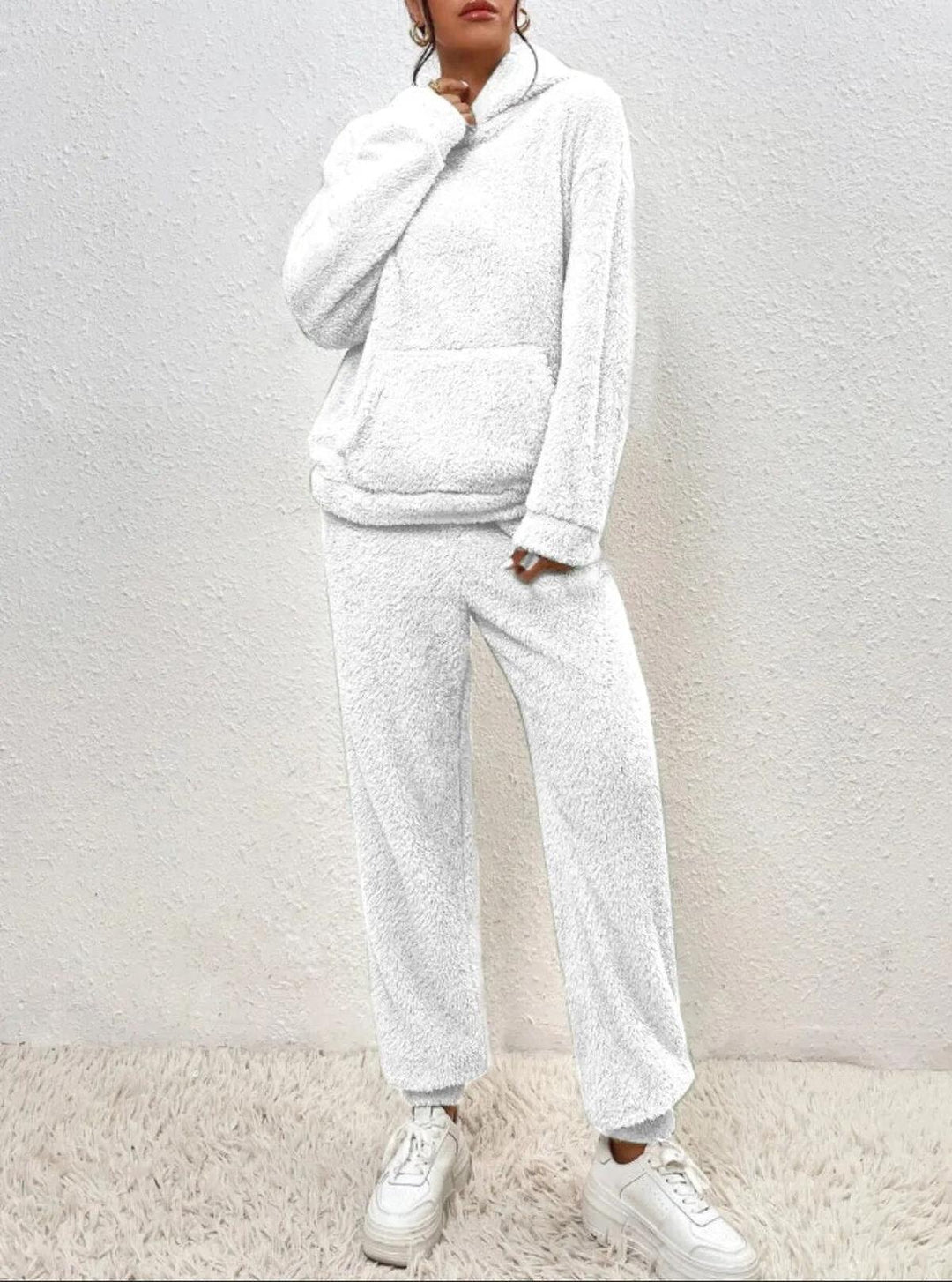 Conjunto de ropa cómoda Remy para mujer en Teddy – Sudadera larga con bolsillos y pantalones de invierno