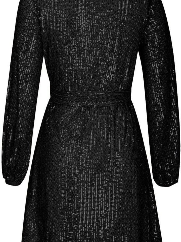 Elegant festkjole med båthals for dame | Mini
