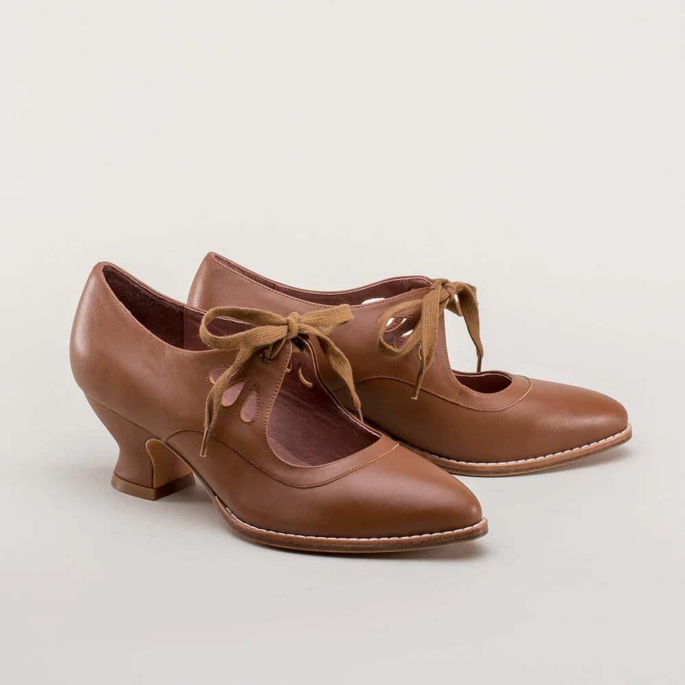 Zamknięte buty damskie | Modny obcas
