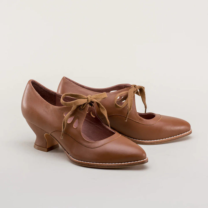 Zamknięte buty damskie | Modny obcas