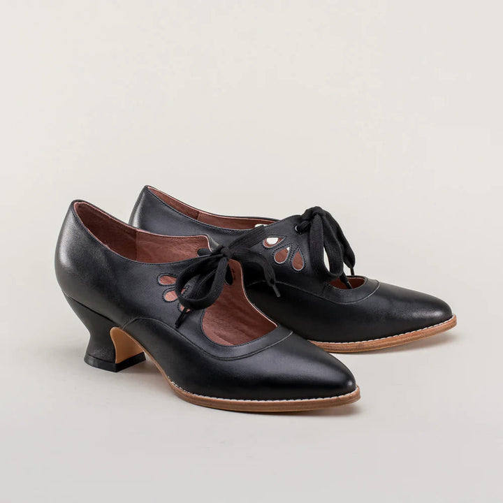 Zamknięte buty damskie | Modny obcas