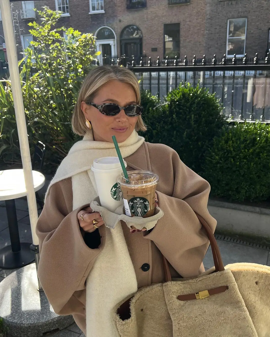 Olivia kåpe oversize dame i ull – varm, elegant og avslappet stil